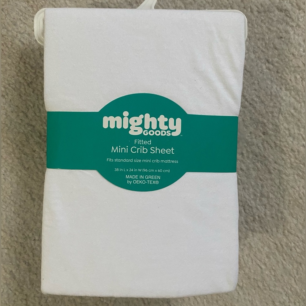 **NEW** Mighty Goods, Fitted Mini Crib Sheet, White